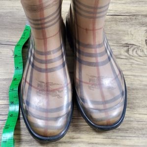 Size 39 Burberry rain boots